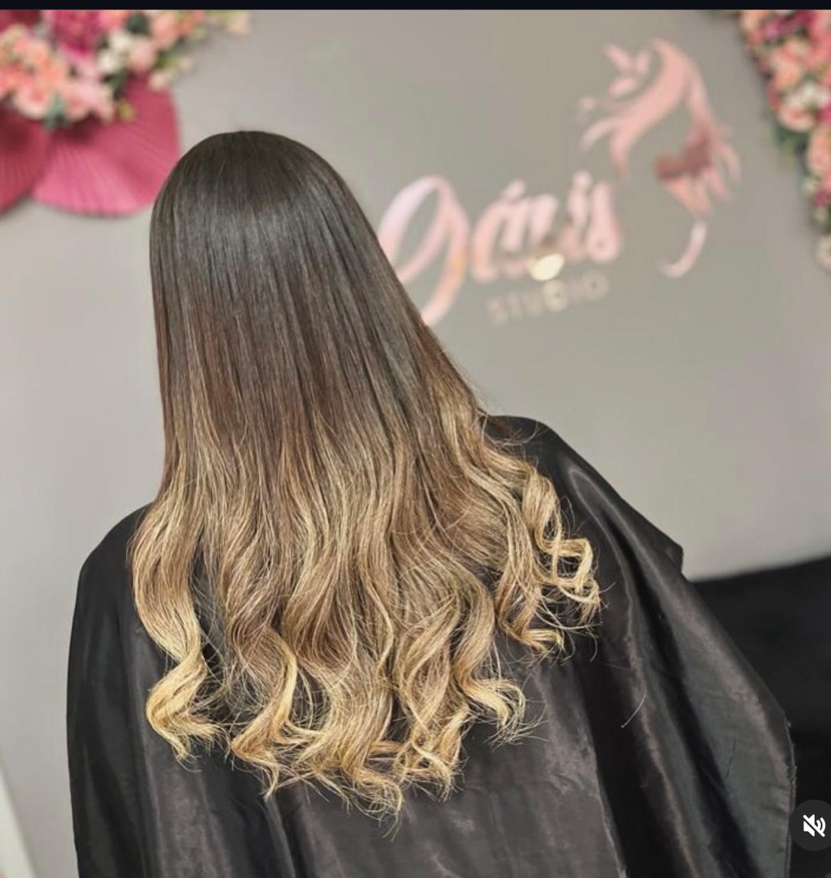 Mega Hair aplicado no Studio Oasis